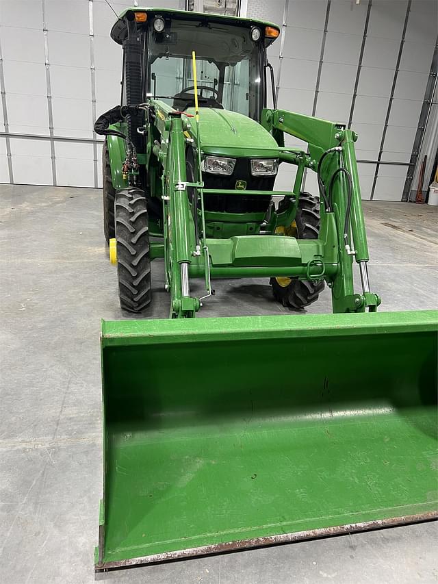 Image of John Deere 5065E equipment image 2