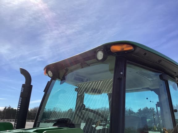 Image of John Deere 5065E equipment image 4