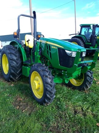 Main image John Deere 5065E