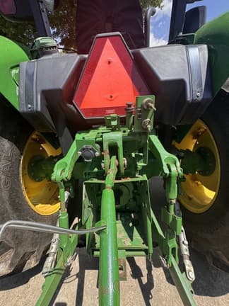 Image of John Deere 5065E equipment image 2