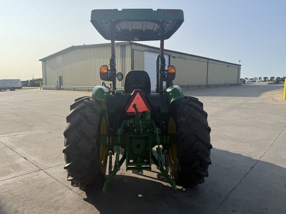 Image of John Deere 5065E equipment image 3