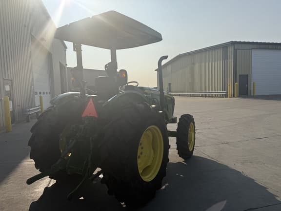Image of John Deere 5065E equipment image 2