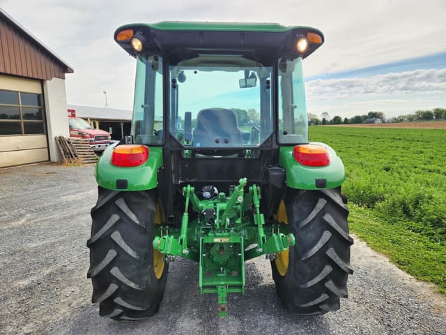 Image of John Deere 5065E equipment image 3