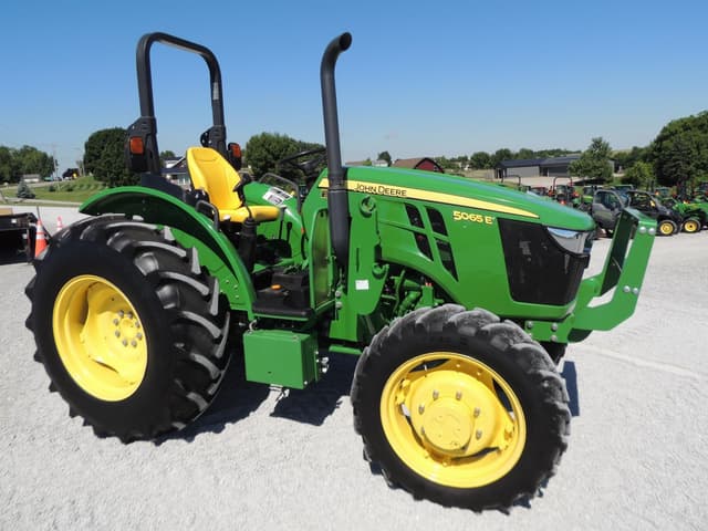 Image of John Deere 5065E equipment image 2