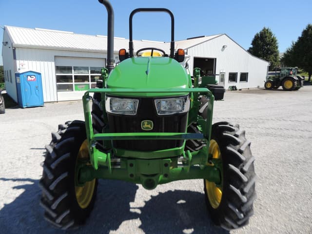 Image of John Deere 5065E equipment image 4