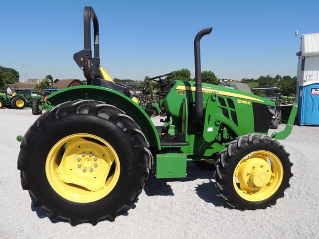 Image of John Deere 5065E equipment image 3