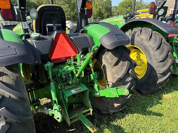 Image of John Deere 5065E equipment image 3