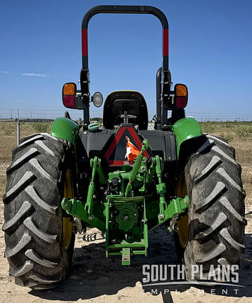 Image of John Deere 5065E equipment image 3