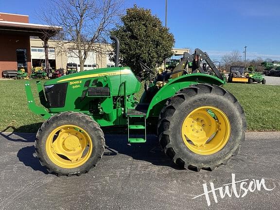 Image of John Deere 5065E equipment image 4