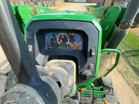 Image of John Deere 5065E equipment image 4