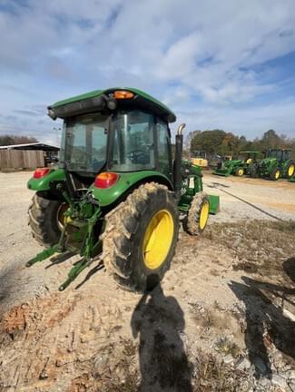 Image of John Deere 5065E equipment image 4