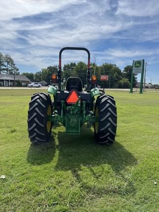 Image of John Deere 5065E equipment image 4