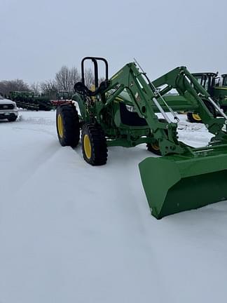 Image of John Deere 5065E equipment image 4