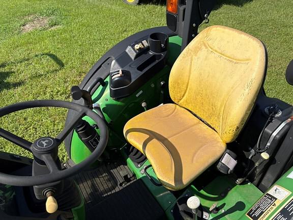 Image of John Deere 5065E equipment image 3