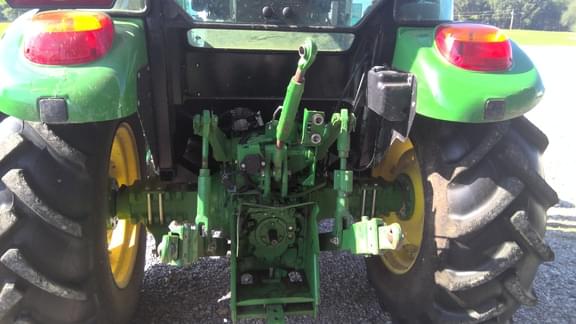 Image of John Deere 5065E equipment image 4