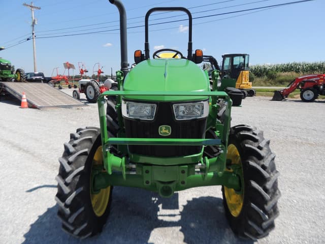 Image of John Deere 5065E equipment image 4