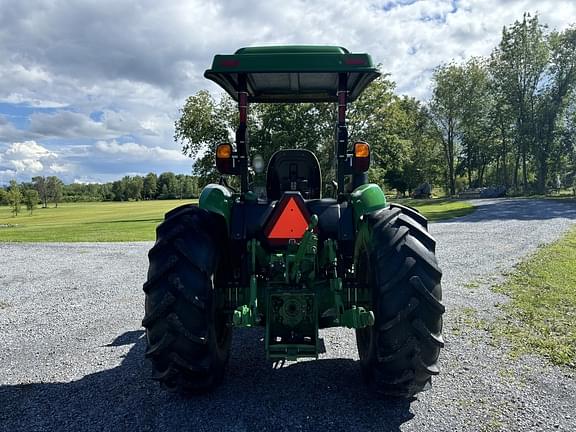 Image of John Deere 5065E equipment image 3