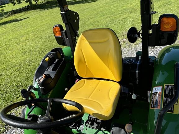 Image of John Deere 5065E equipment image 4