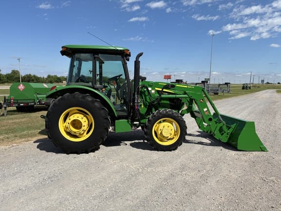 Image of John Deere 5065E equipment image 4