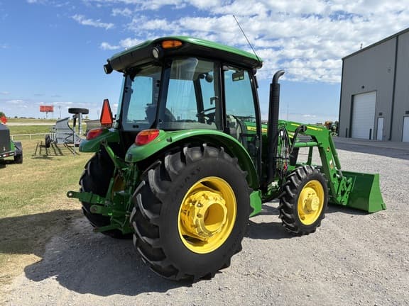 Image of John Deere 5065E equipment image 3