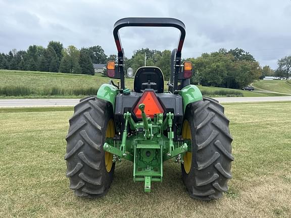 Image of John Deere 5065E equipment image 2