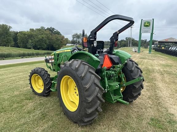 Image of John Deere 5065E equipment image 4