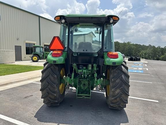 Image of John Deere 5065E equipment image 4