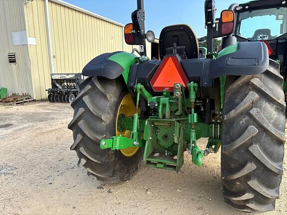 Image of John Deere 5065E equipment image 4