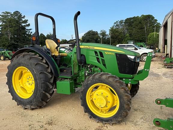 Image of John Deere 5065E equipment image 3