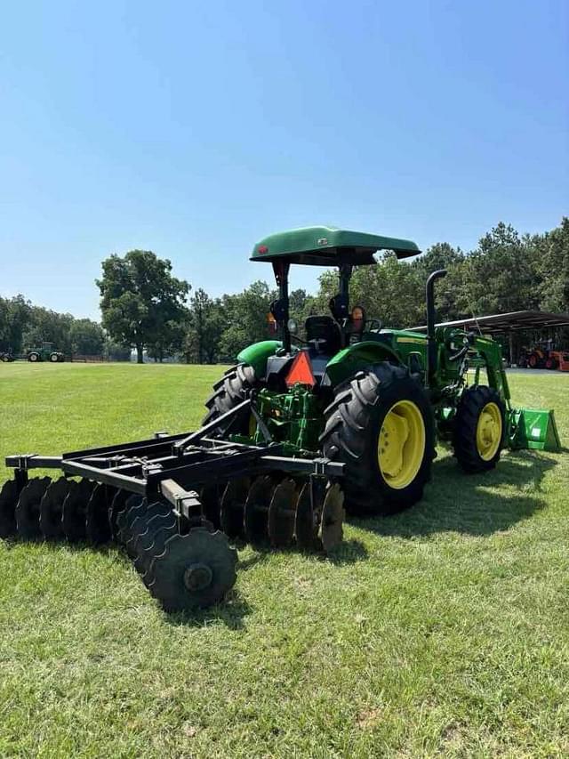Image of John Deere 5065E equipment image 4