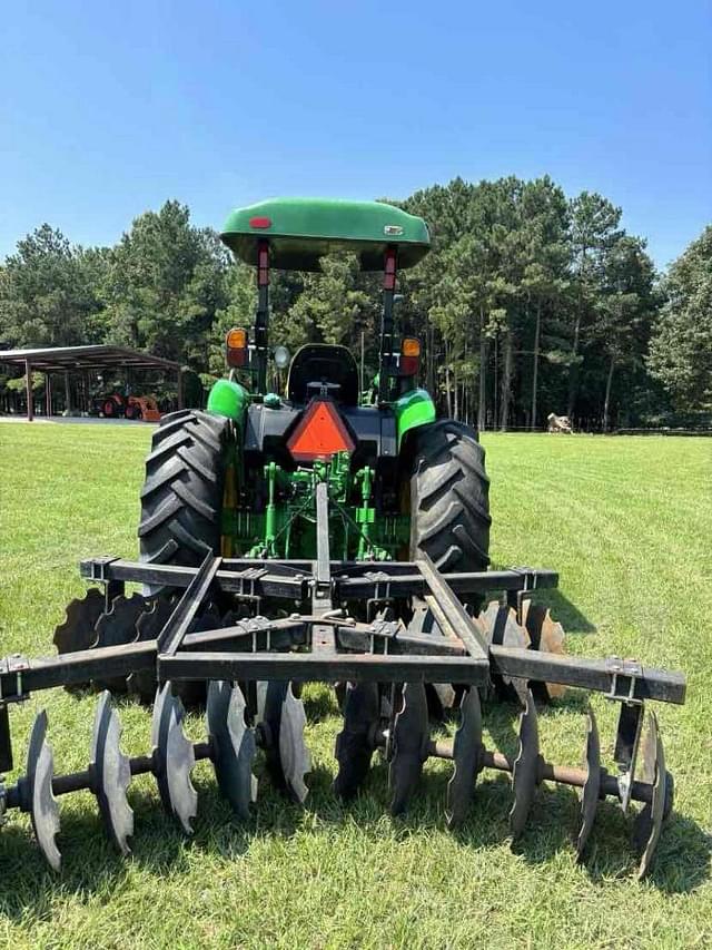 Image of John Deere 5065E equipment image 3