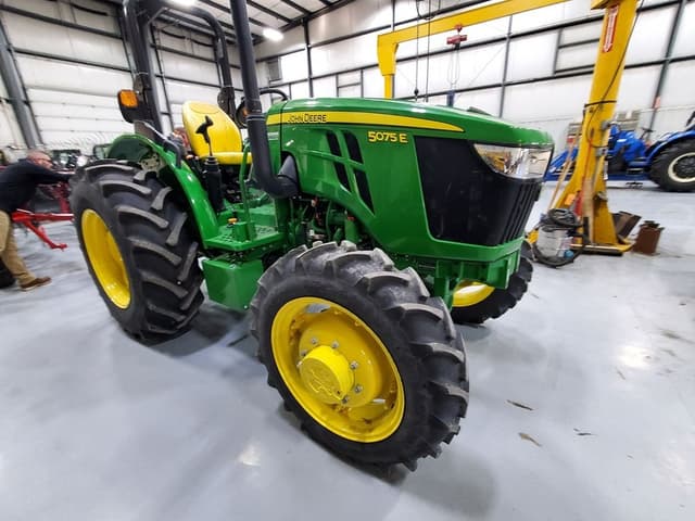 Image of John Deere 5075E equipment image 3