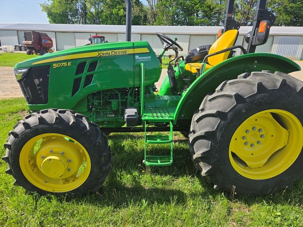 2021 John Deere 5075E Equipment Image0