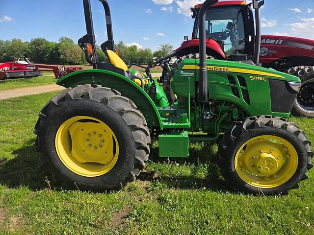 Image of John Deere 5075E equipment image 2