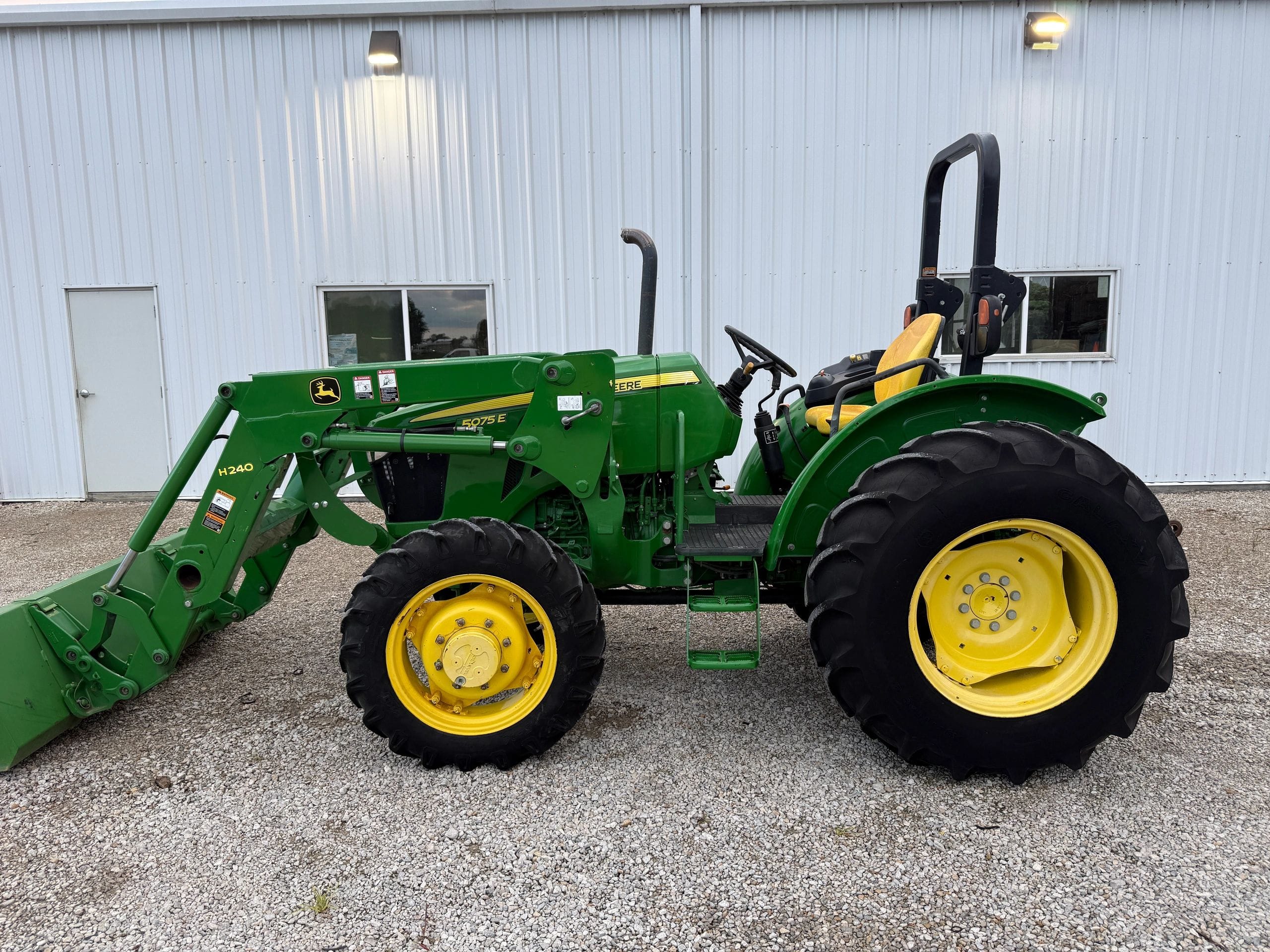 2021 John Deere 5075E Equipment Image0
