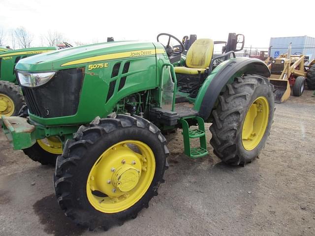 Image of John Deere 5075E equipment image 4