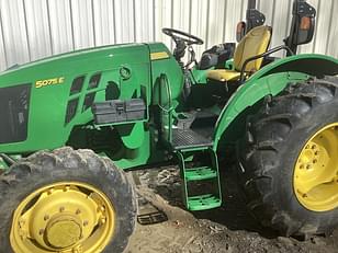 Main image John Deere 5075E 7