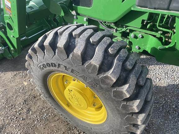 Image of John Deere 5075E equipment image 1