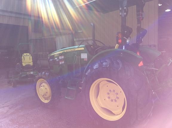 Image of John Deere 5075E equipment image 3