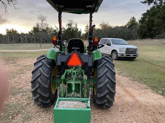 Image of John Deere 5075E equipment image 4