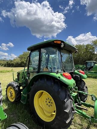 Image of John Deere 5075E equipment image 4