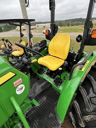 Image of John Deere 5075E equipment image 4