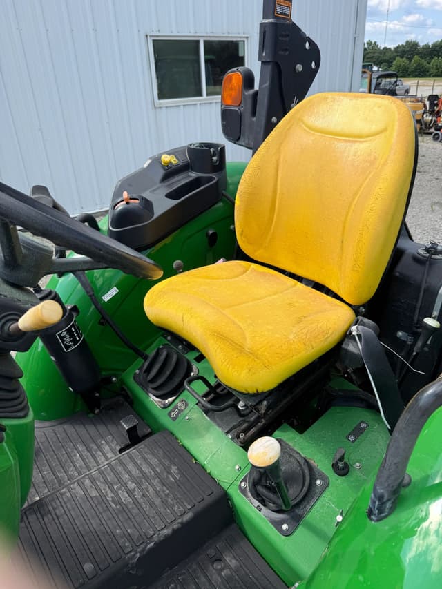 Image of John Deere 5075E equipment image 4