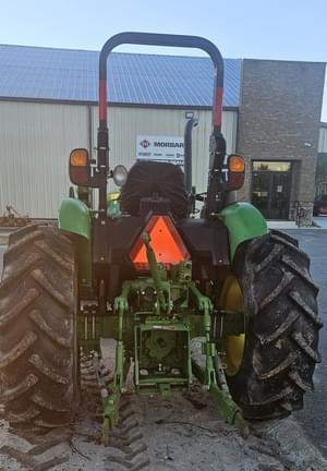 Image of John Deere 5075E equipment image 4