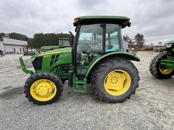 Main image John Deere 5075E