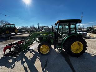 Main image John Deere 5075E 1