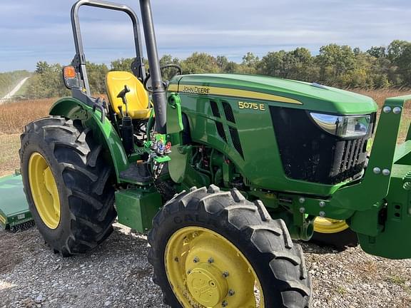 Image of John Deere 5075E equipment image 2