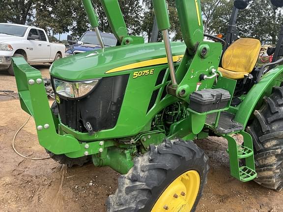 Image of John Deere 5075E equipment image 3