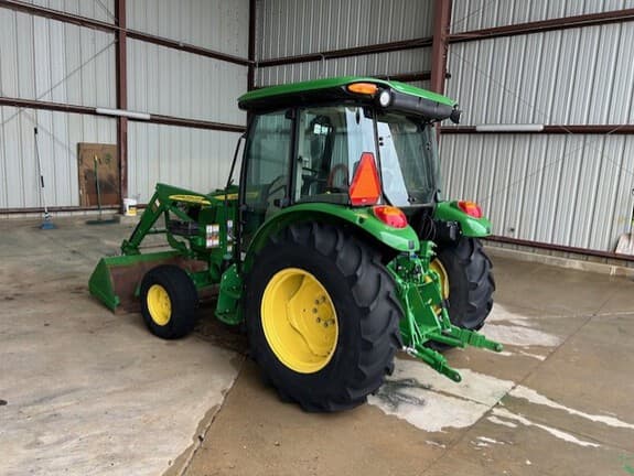 Image of John Deere 5075E equipment image 4