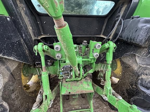 Image of John Deere 5075E equipment image 4